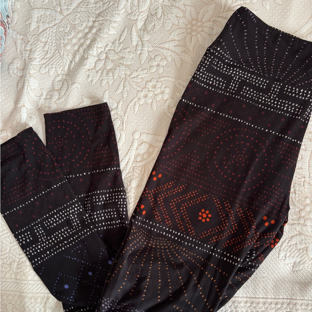 LuLaRoe Black and Red Patterned Leggings